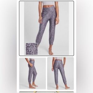 EUC Athleta Salutation Printed Crop Jogger